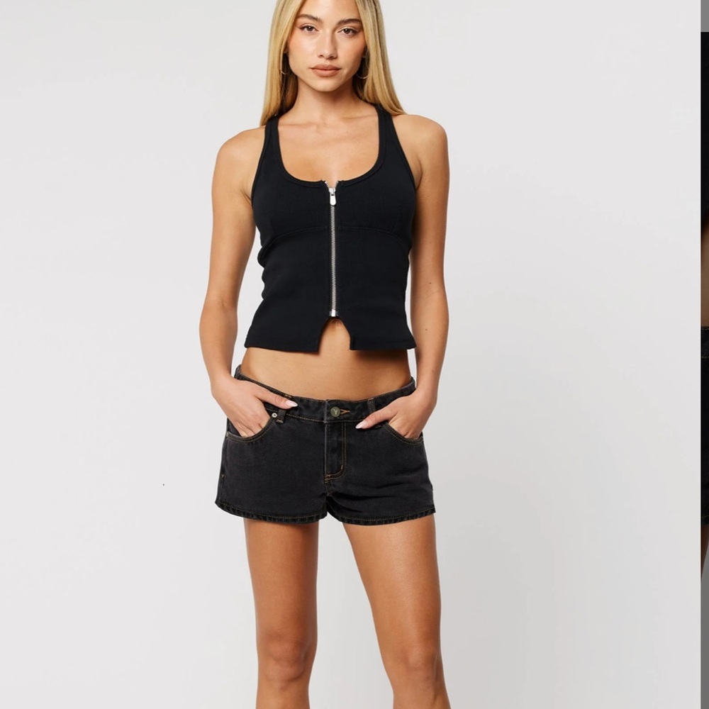 ABRAND Jeans 99 Low Short Cara in washed black